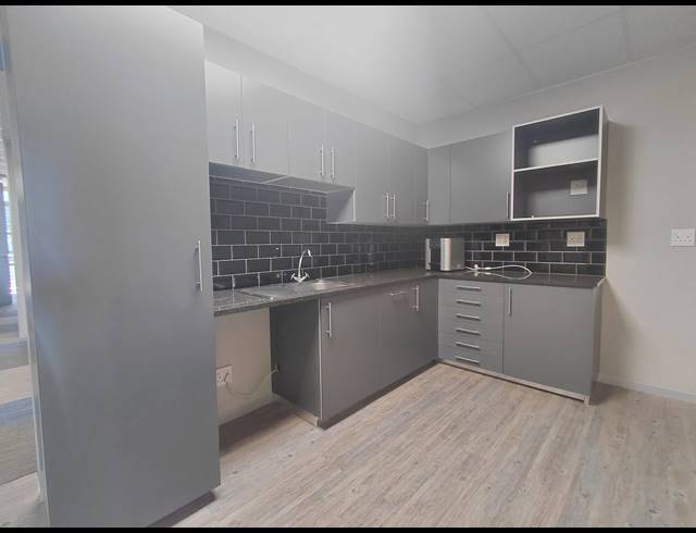 358M² OFFICE FOR SALE IN LYME PARK